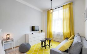 d.Five Rózsa Apartment